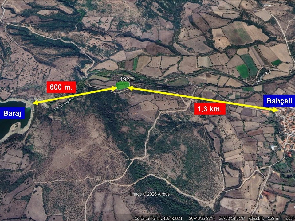 ÇANAKKALE, EZİNE, BAHÇELİ KÖYÜ'NDE BARAJA YAKIN, SULU TARIM VEYA ÇİFTLİK İÇİN UYGUN, KADASTRAL YOLU OLAN TARLA - ÇANAKKALE EZİNE BAHÇELİ KÖYÜ - undefined undefined