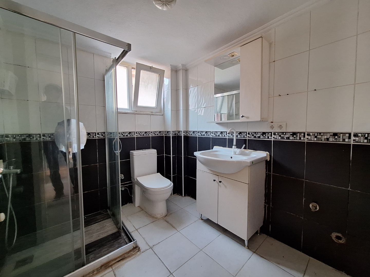 ÇANAKKALE CEVATPAŞA ATATÜRK CADDESİ ÜZERİ 2+1 SATILIK DAİRE - ÇANAKKALE MERKEZ CEVAT PAŞA MAHALLESİ - undefined undefined