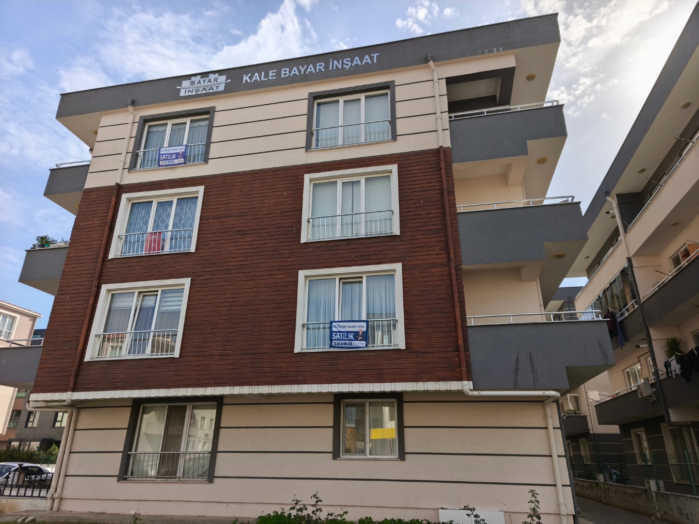 ÇANAKKALE BARBAROS MAH. CADDE CEPHELİ ÇOK FIRSAT 3+1 SATILIK - ÇANAKKALE MERKEZ BARBAROS MAHALLESİ - undefined undefined
