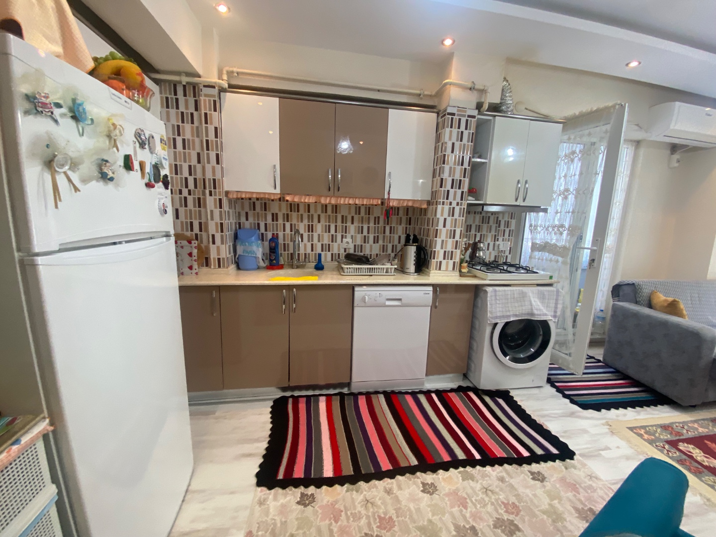 ÇANAKKALE MERKEZ BARBAROS MAHALLESİ NDE BÜYÜK ARA KAT 1+1 - ÇANAKKALE MERKEZ BARBAROS MAHALLESİ - undefined undefined