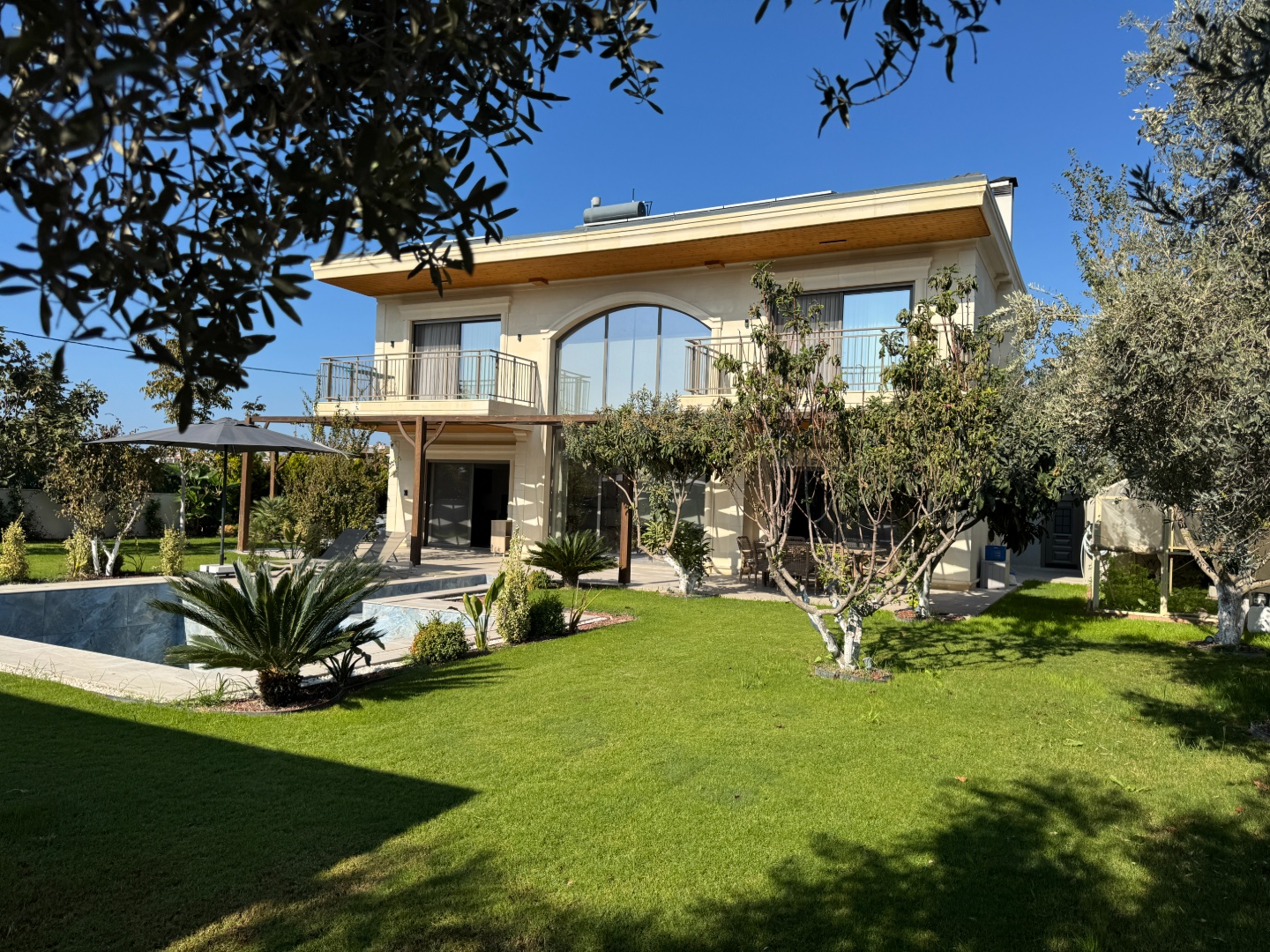 Kuşadası Karaovada Misafirhaneli Özel Havuzlu Tek Müstakil Konak - AYDIN KUŞADASI TÜRKMEN MAHALLESİ - undefined undefined