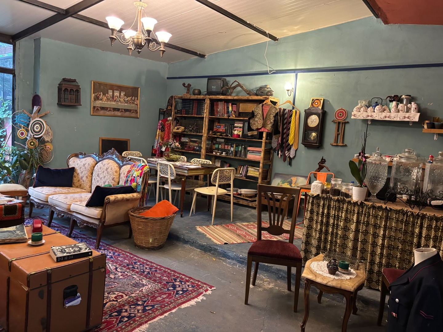 Devren Kiralık Vintage Kıyafet Dükkan ve Kafe - ÇANAKKALE MERKEZ KEMALPAŞA MAHALLESİ - undefined undefined