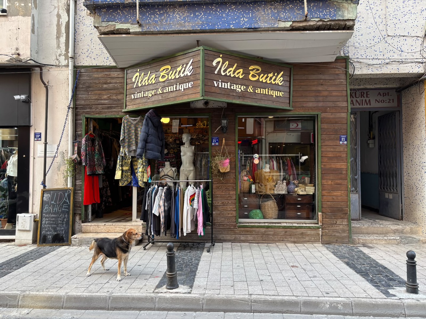 Devren Kiralık Vintage Kıyafet Dükkan ve Kafe - ÇANAKKALE MERKEZ KEMALPAŞA MAHALLESİ - undefined undefined