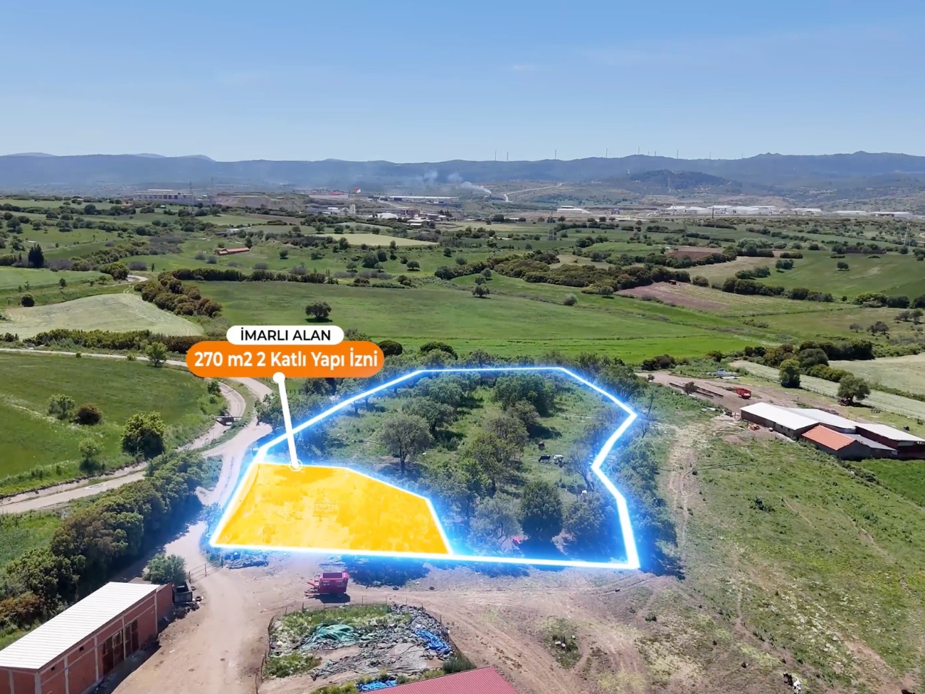 EZİNE BALIKLI KÖYÜNDE BİR BÖLÜMÜ KÖY İÇİ İMARLI 7272 M2 TARLA SATILIK 