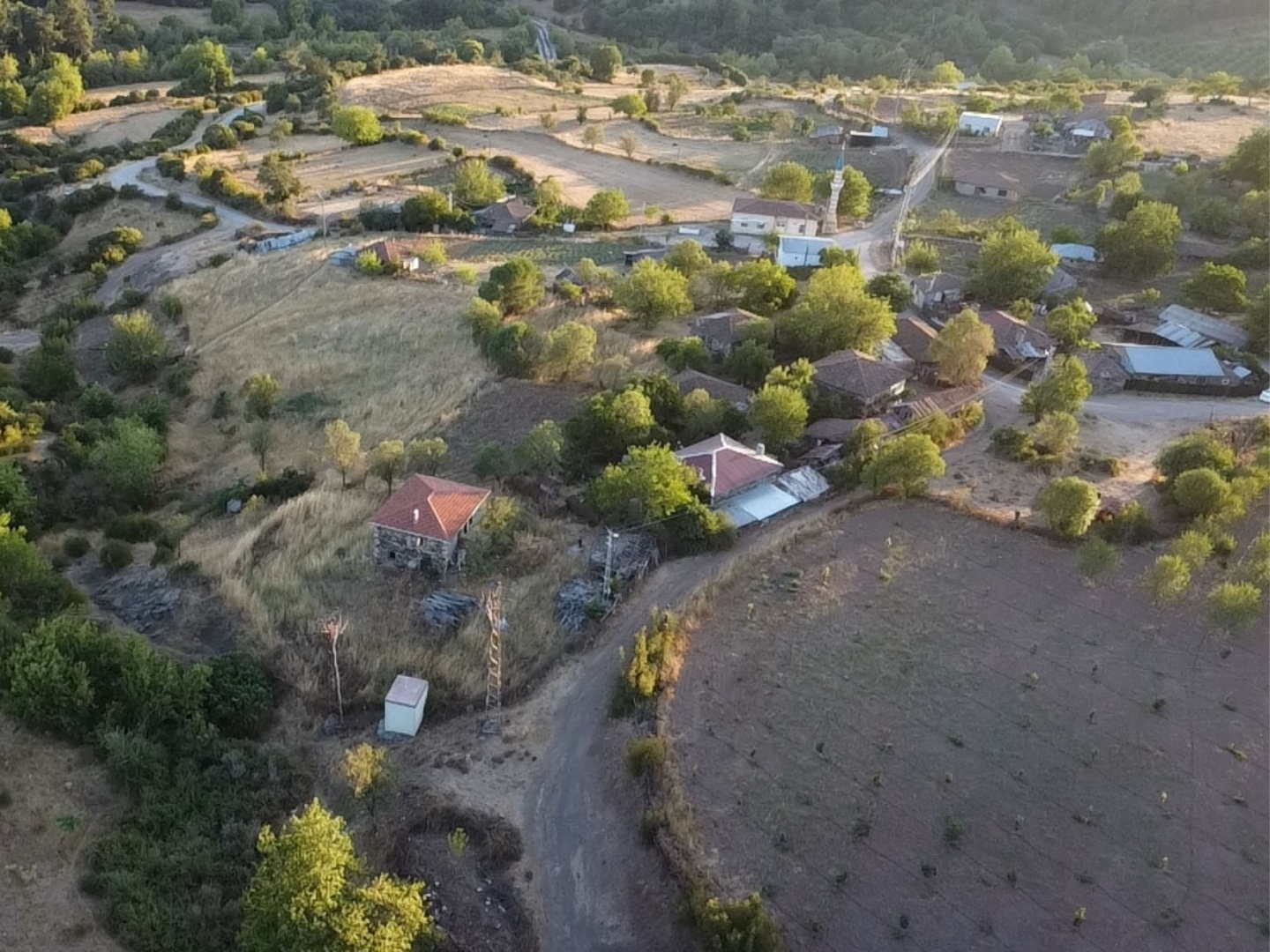 ÇANAKKALE LAPSEKİ HACIGELEN DE SATILIK 985 M2 ARSA İÇİNDE 4+2 TAŞ EV - ÇANAKKALE LAPSEKİ HACIGELEN KÖYÜ - undefined undefined - Thumbnail