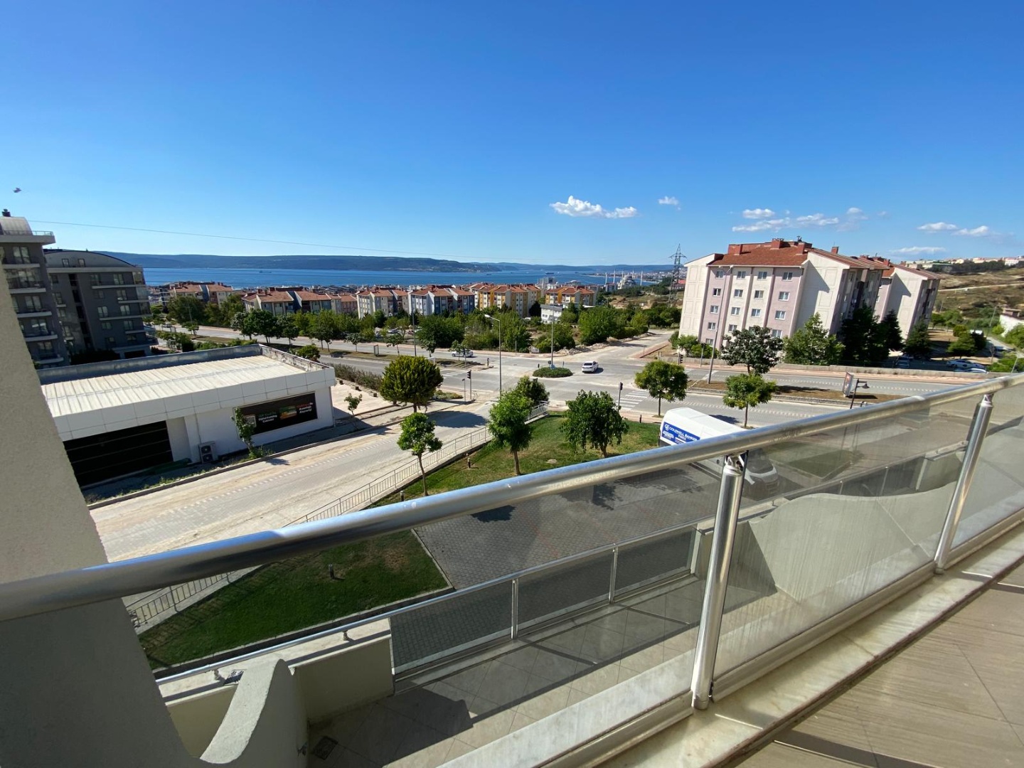 🏡🌊 Konakkale Sitesi'nde Boğaz Manzaralı Bakımlı 3+2 Tripleks Villa