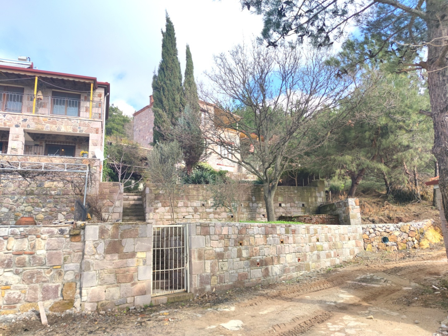 ÖNÜ KAPANMAZ PANORAMİK DENİZ & MİDİLLİ MANZARALI TAŞ VİLLA - ÇANAKKALE AYVACIK KAYALAR KÖYÜ - undefined undefined - Thumbnail