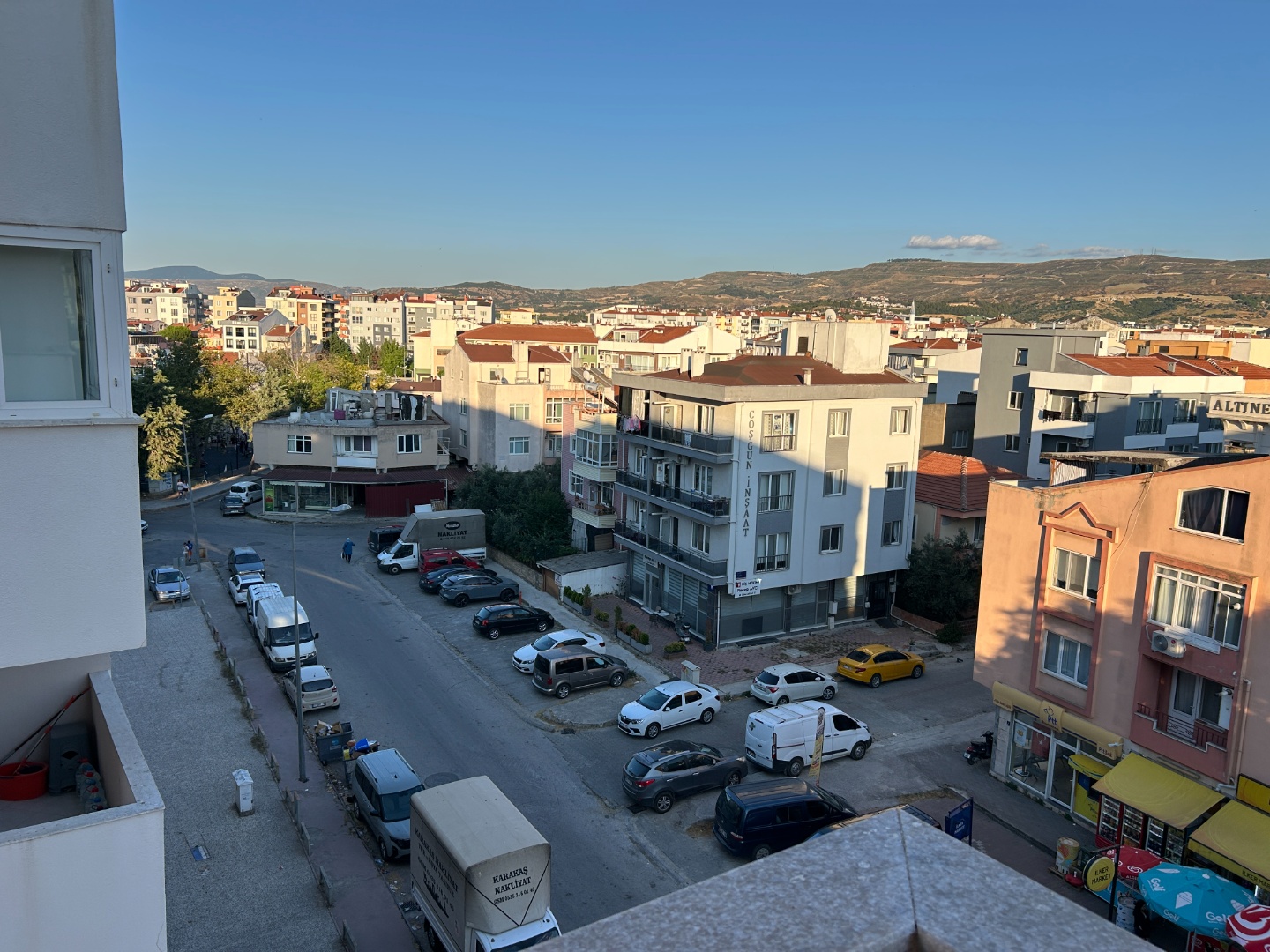 ÇANAKKALE MERKEZ BARBAROS'TA ARA KAT, AYRI MUTFAKLI, GENİŞ, ASANSÖRLÜ 2+1 KİRALIK  DAİRE - ÇANAKKALE MERKEZ BARBAROS MAHALLESİ - undefined undefined - Thumbnail