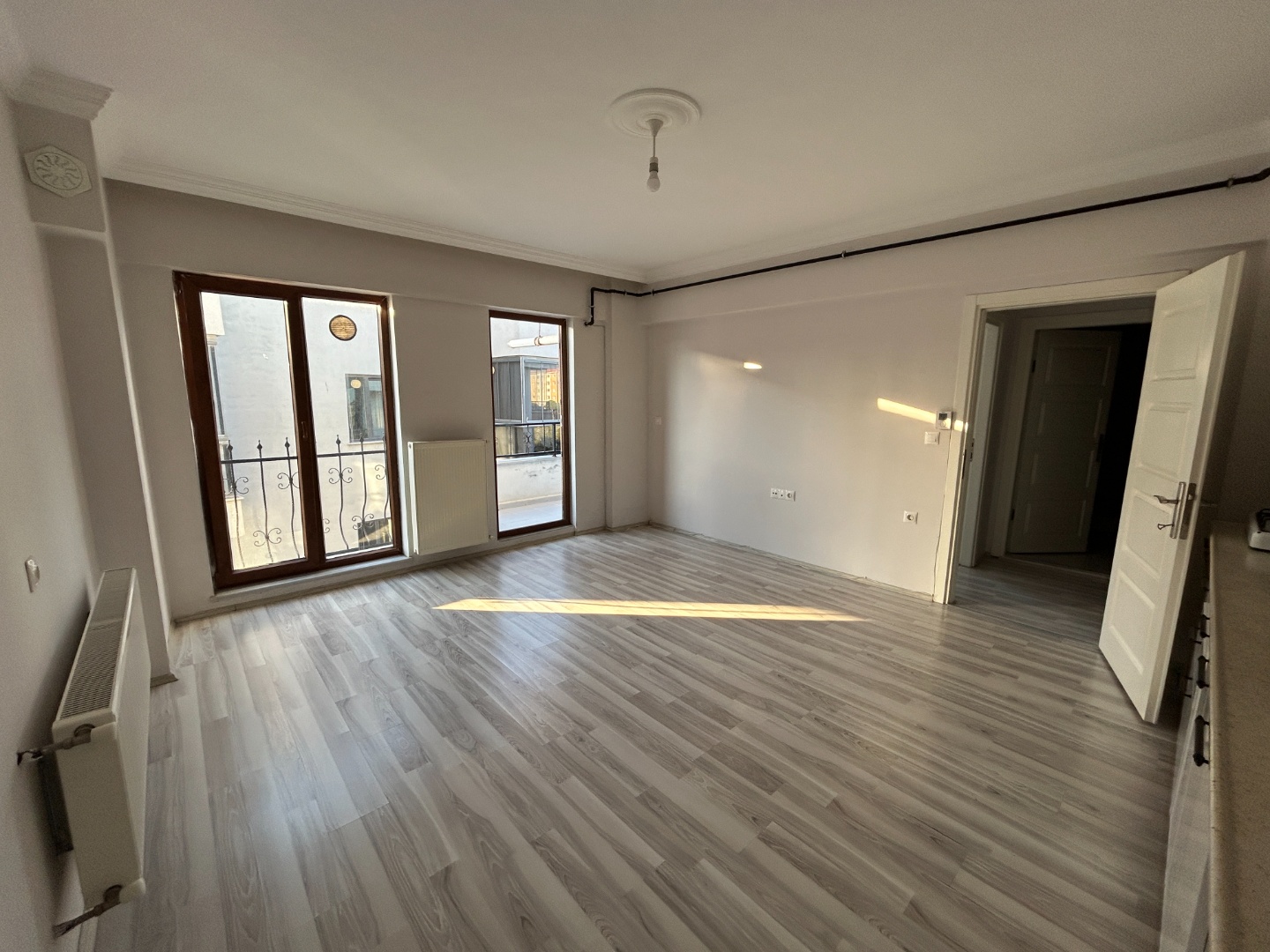ÇANAKKALE BOĞAZKENT MAHALLESİ’NDE KORDON’A VE ÜNİVERSİTEYE YÜRÜME MESAFESİNDE GENİŞ 1+1 DAİRE - ÇANAKKALE MERKEZ KEPEZ BELDESİ, BOĞAZKENT MAHALLESİ - undefined undefined - Thumbnail