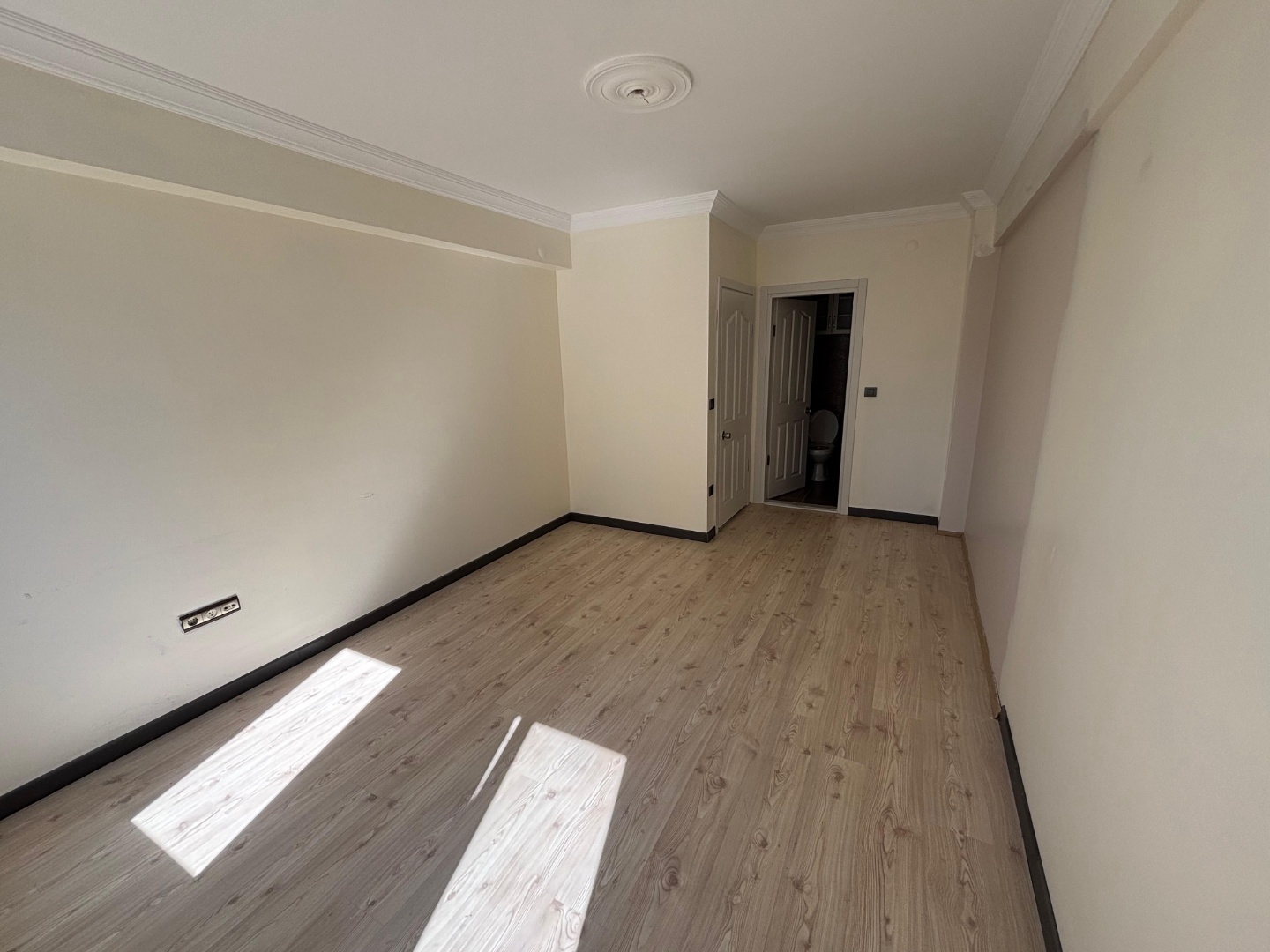 ÇANAKKALE ESENLER ELİF SİTESİNDE KİRALIK 3+1 ARA KAT DAİRE - ÇANAKKALE MERKEZ CEVAT PAŞA MAHALLESİ - undefined undefined - Thumbnail
