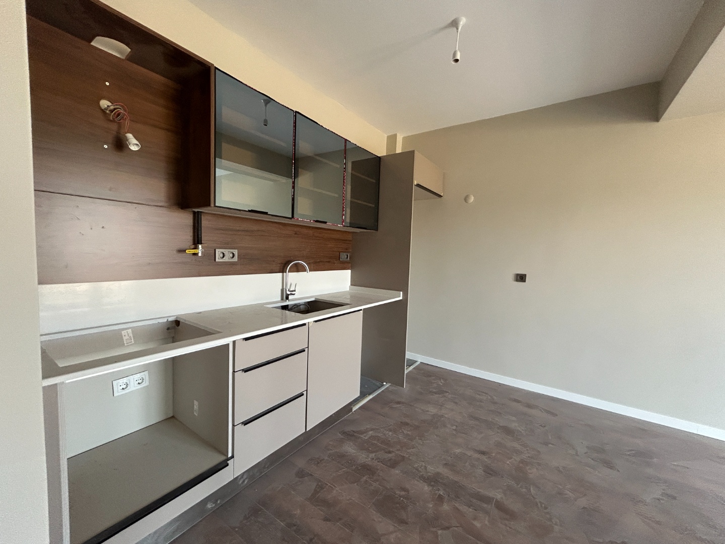 ÇANAKKALE, MERKEZ, HAMİDİYE MAHALLESİNDE, SOSYAL DONATILI VE GÜVENLİKLİ SİTEDE, EŞYALI, HOLLÜ SATILIK 1+1 DAİRE - ÇANAKKALE MERKEZ KEPEZ BELDESİ, HAMİDİYE MAHALLESİ - undefined undefined - Thumbnail