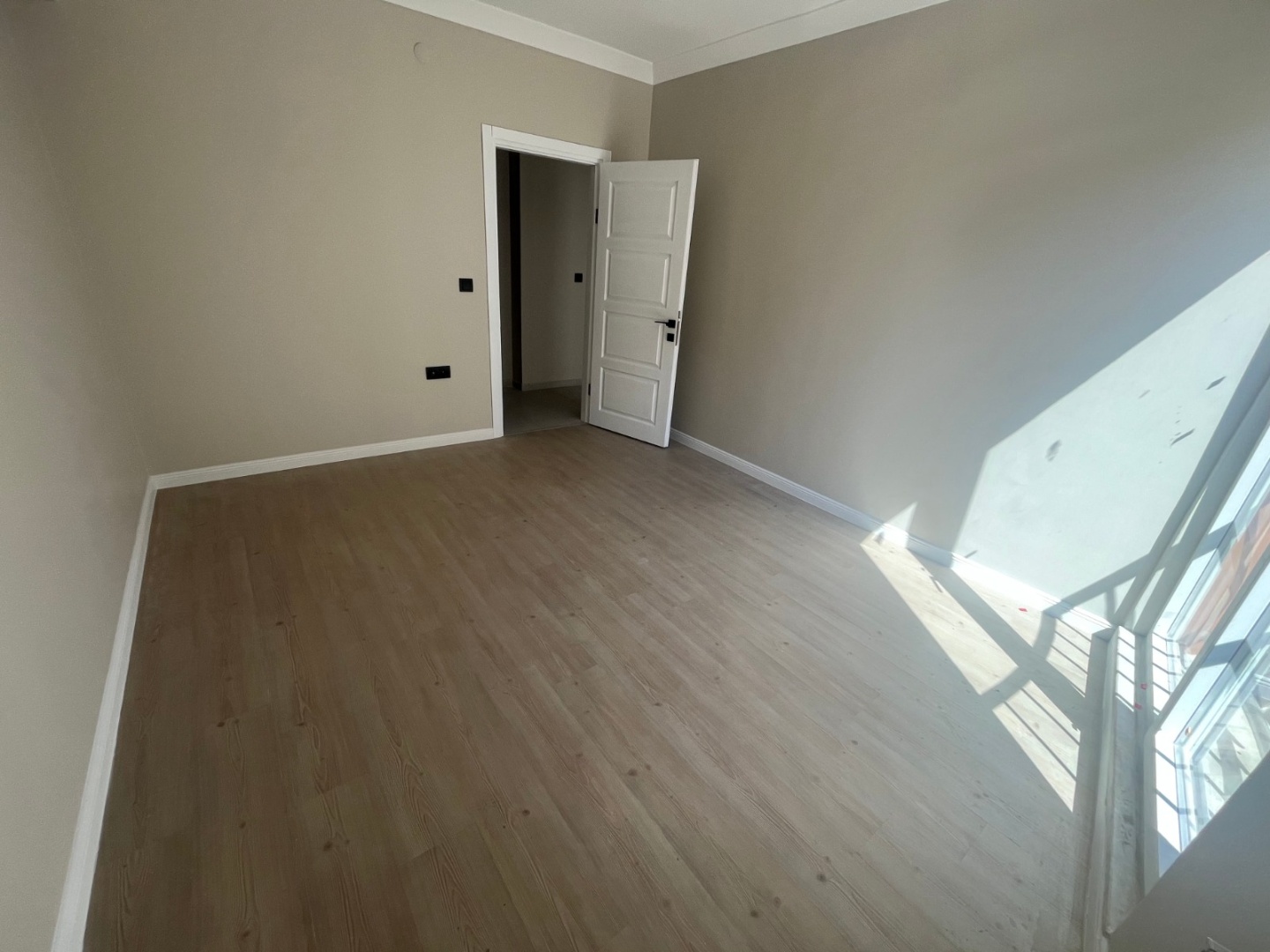 ÇANAKKALE  TRUVA CADEDESİNE YAKIN İÇİ YENİLENMİŞ 2+1 SATILIK DAİRE - ÇANAKKALE MERKEZ BARBAROS MAHALLESİ - undefined undefined - Thumbnail