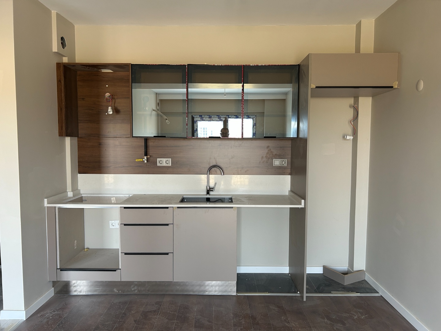 ÇANAKKALE, MERKEZ, HAMİDİYE MAHALLESİNDE, SOSYAL DONATILI VE GÜVENLİKLİ SİTEDE, EŞYALI, HOLLÜ SATILIK 1+1 DAİRE - ÇANAKKALE MERKEZ KEPEZ BELDESİ, HAMİDİYE MAHALLESİ - undefined undefined - Thumbnail