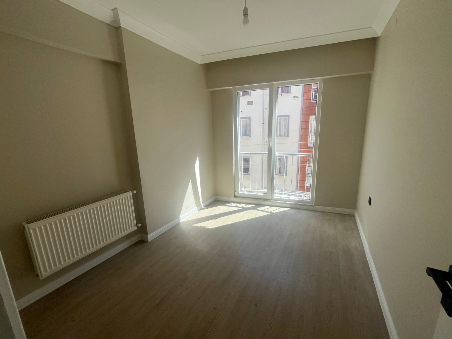ÇANAKKALE  TRUVA CADEDESİNE YAKIN İÇİ YENİLENMİŞ 2+1 SATILIK DAİRE - ÇANAKKALE MERKEZ BARBAROS MAHALLESİ - undefined undefined - Thumbnail