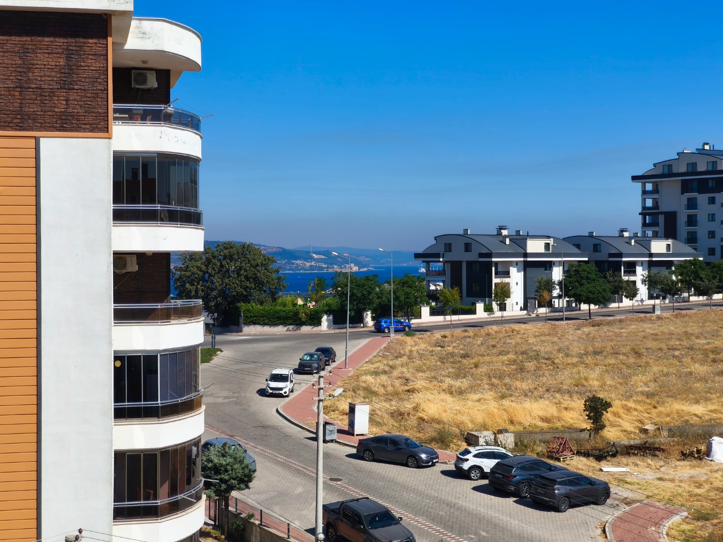 ÇANAKKALE HAMİDİYE'DE GENİŞ BALKONLU BOĞAZ MANZARALI KİRALIK DAİRE - ÇANAKKALE MERKEZ KEPEZ BELDESİ, BOĞAZKENT MAHALLESİ - undefined undefined - Thumbnail