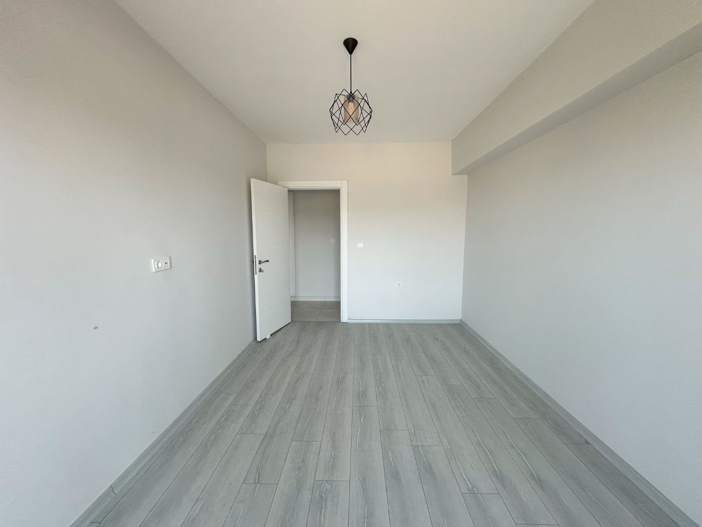 ÇANAKKALE MODERN SİTESİ, GİRİŞ KAT GENİŞ 3+1 SATILIK DAİRE! - ÇANAKKALE MERKEZ ARSLANCA KÖYÜ - undefined undefined - Thumbnail