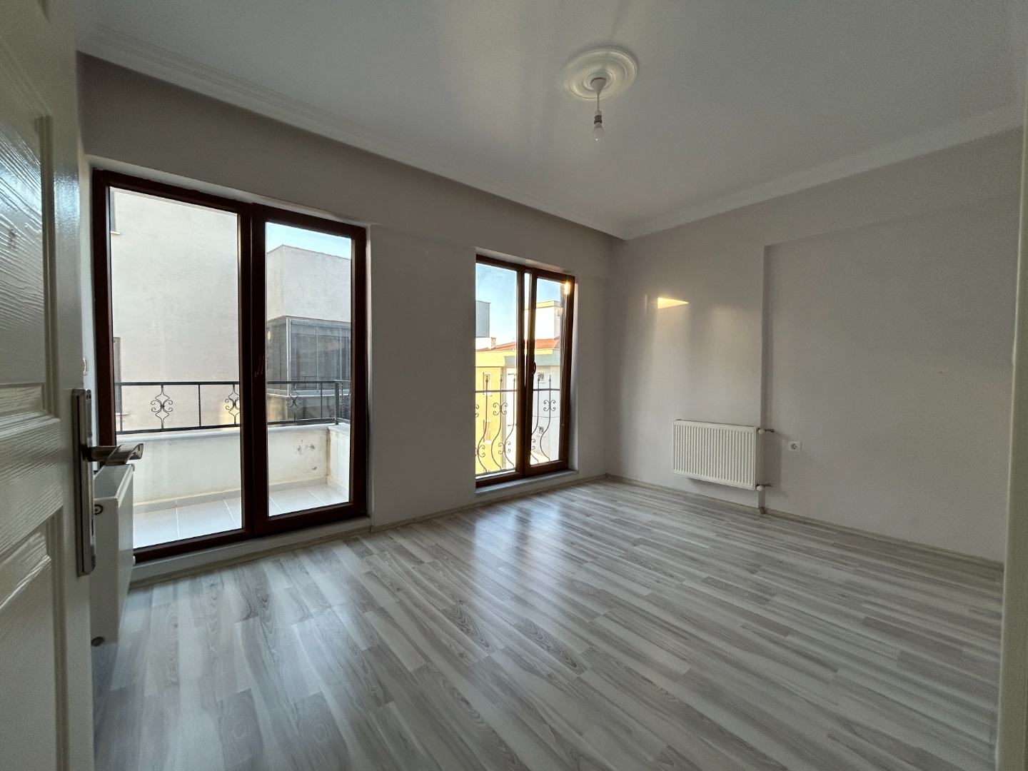 ÇANAKKALE BOĞAZKENT MAHALLESİ’NDE KORDON’A VE ÜNİVERSİTEYE YÜRÜME MESAFESİNDE GENİŞ 1+1 DAİRE - ÇANAKKALE MERKEZ KEPEZ BELDESİ, BOĞAZKENT MAHALLESİ - undefined undefined - Thumbnail