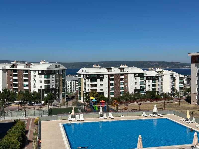 ÇANAKKALE HAMİDİYE'DE HAVUZLU SİTEDE BOĞAZ MANZARALI, EŞYALI 3+1 KİRALIK DAİRE - ÇANAKKALE MERKEZ KEPEZ BELDESİ, HAMİDİYE MAHALLESİ - undefined undefined - Thumbnail