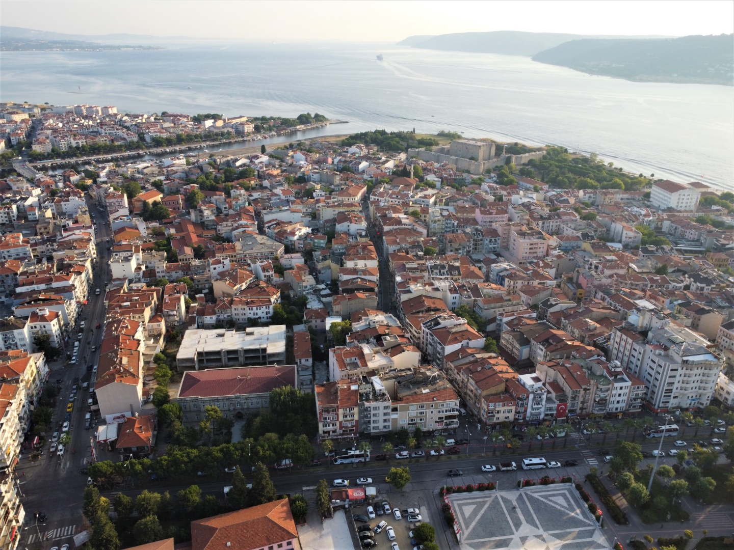 ÇANAKKALE'NİN MERKEZİNDE YATIRIMLIK 2+1 90 M2 DAİRE