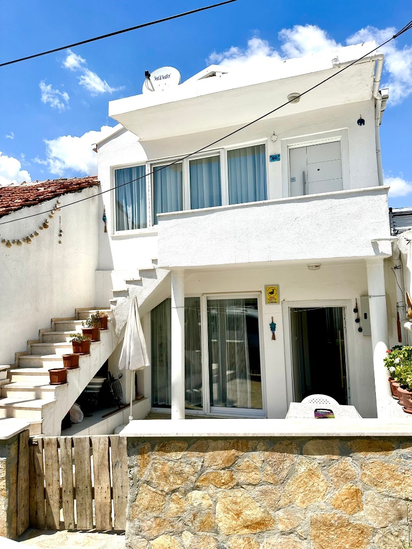 ECEABAT FERİBOT İSKELESİ YAKINI ÖZEL OLARAK YENİLENMİŞ YAZLIK 1+1 DAİRE