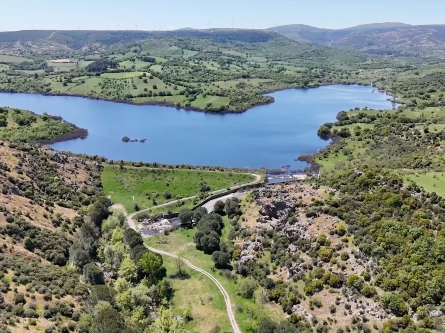 ÇANAKKALE, EZİNE, BAHÇELİ KÖYÜ'NDE BARAJA YAKIN, SULU TARIM VEYA ÇİFTLİK İÇİN UYGUN, KADASTRAL YOLU OLAN TARLA - ÇANAKKALE EZİNE BAHÇELİ KÖYÜ - undefined undefined - Thumbnail