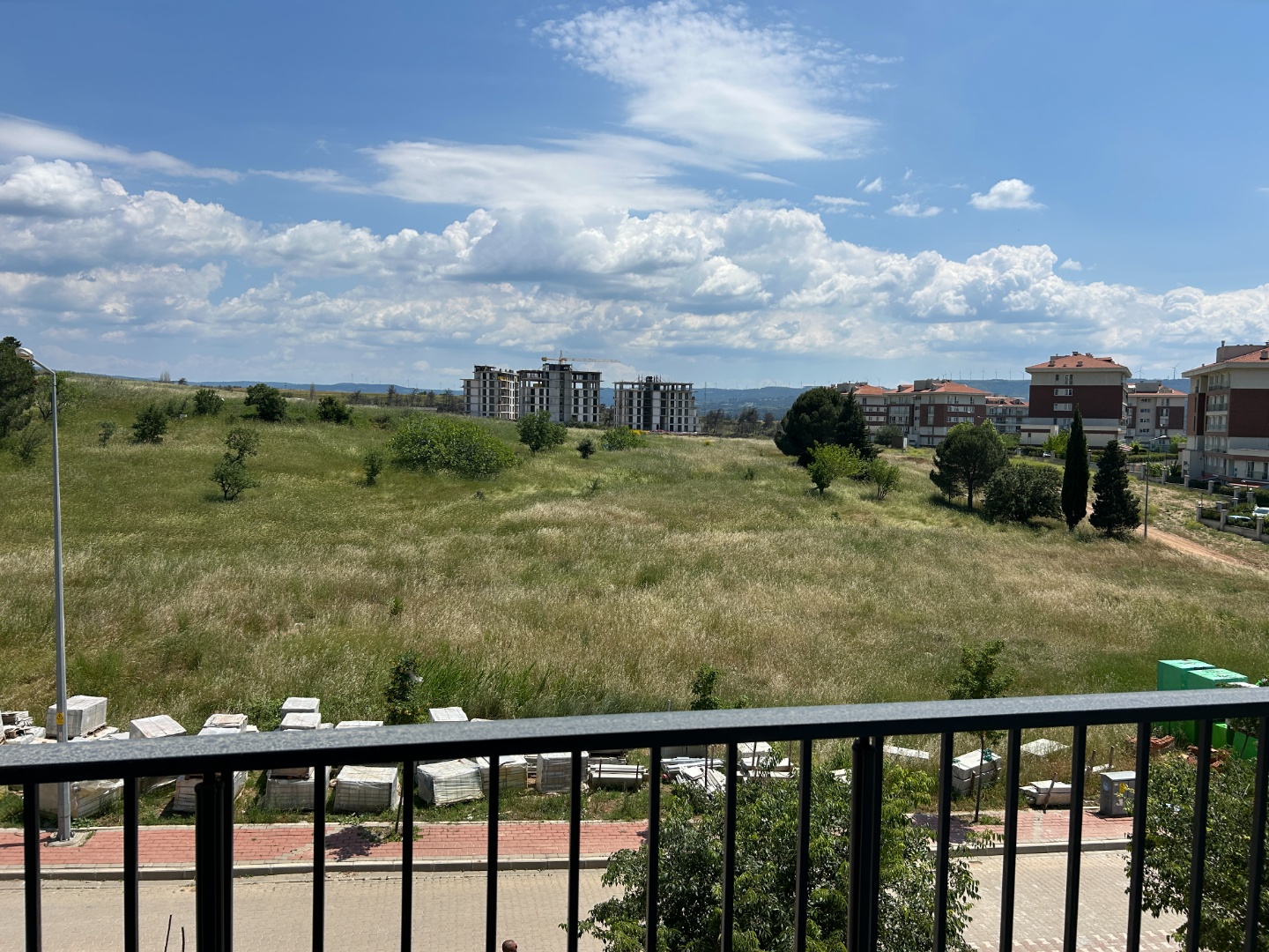 ÇANAKKALE, MERKEZ, HAMİDİYE MAHALLESİNDE, SOSYAL DONATILI VE GÜVENLİKLİ SİTEDE, GENİŞ BALKONLU, HOLLÜ SATILIK 1+1 DAİRE - ÇANAKKALE MERKEZ KEPEZ BELDESİ, HAMİDİYE MAHALLESİ - undefined undefined - Thumbnail