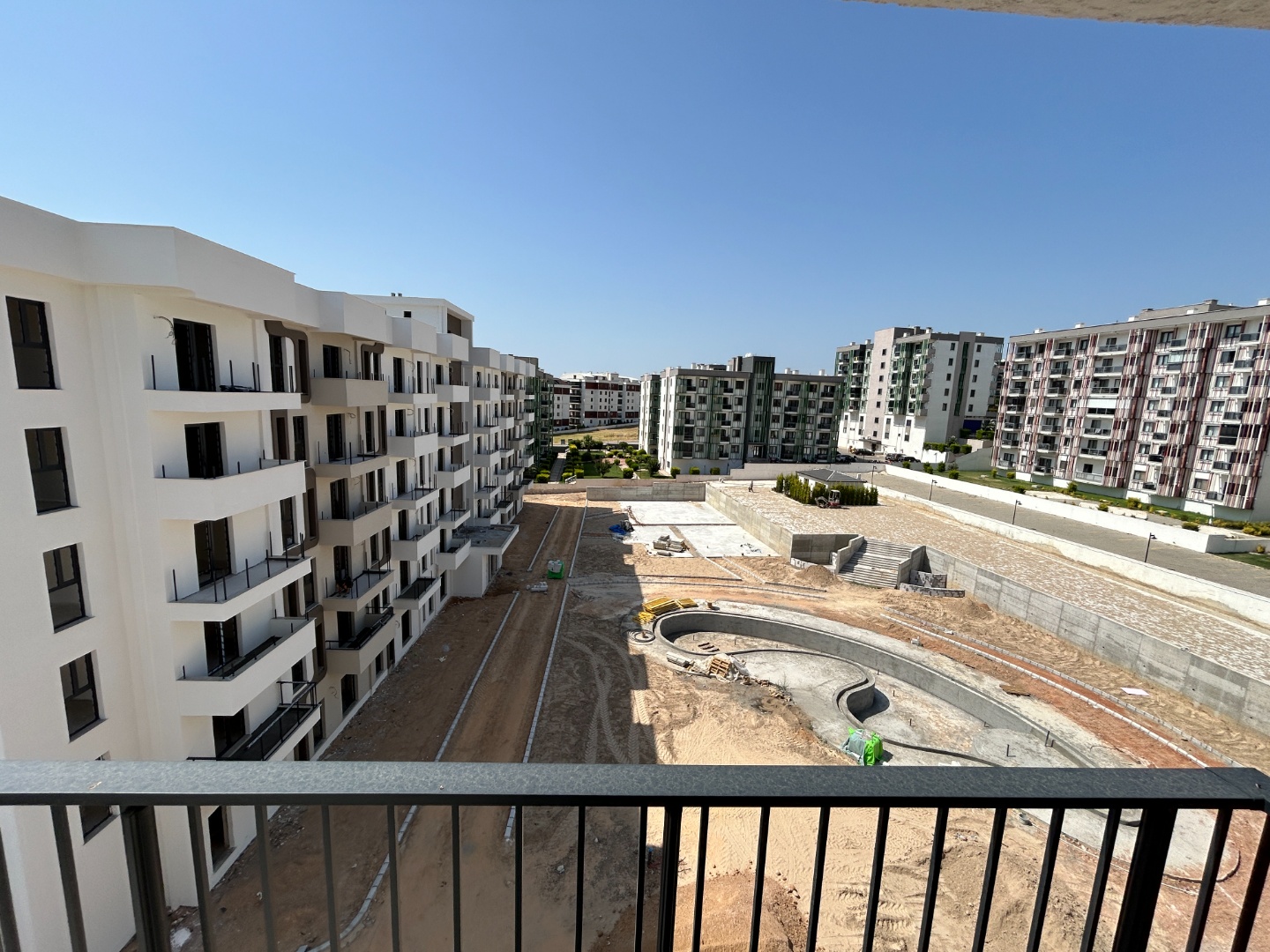 ÇANAKKALE, MERKEZ, HAMİDİYE MAHALLESİNDE, SOSYAL DONATILI VE GÜVENLİKLİ SİTEDE, EŞYALI, HOLLÜ SATILIK 1+1 DAİRE - ÇANAKKALE MERKEZ KEPEZ BELDESİ, HAMİDİYE MAHALLESİ - undefined undefined - Thumbnail