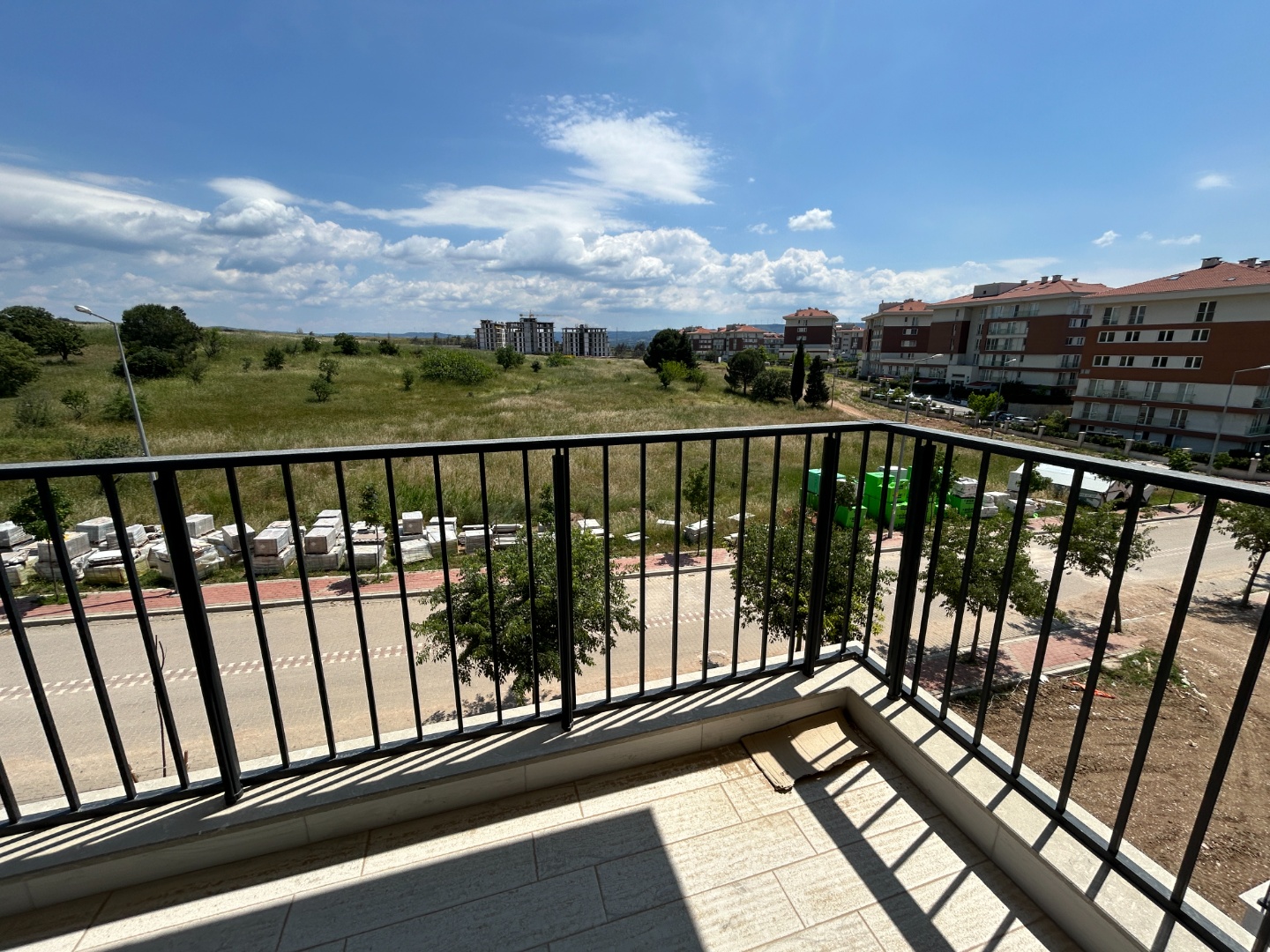 ÇANAKKALE, MERKEZ, HAMİDİYE MAHALLESİNDE, SOSYAL DONATILI VE GÜVENLİKLİ SİTEDE, GENİŞ BALKONLU, HOLLÜ SATILIK 1+1 DAİRE - ÇANAKKALE MERKEZ KEPEZ BELDESİ, HAMİDİYE MAHALLESİ - undefined undefined - Thumbnail