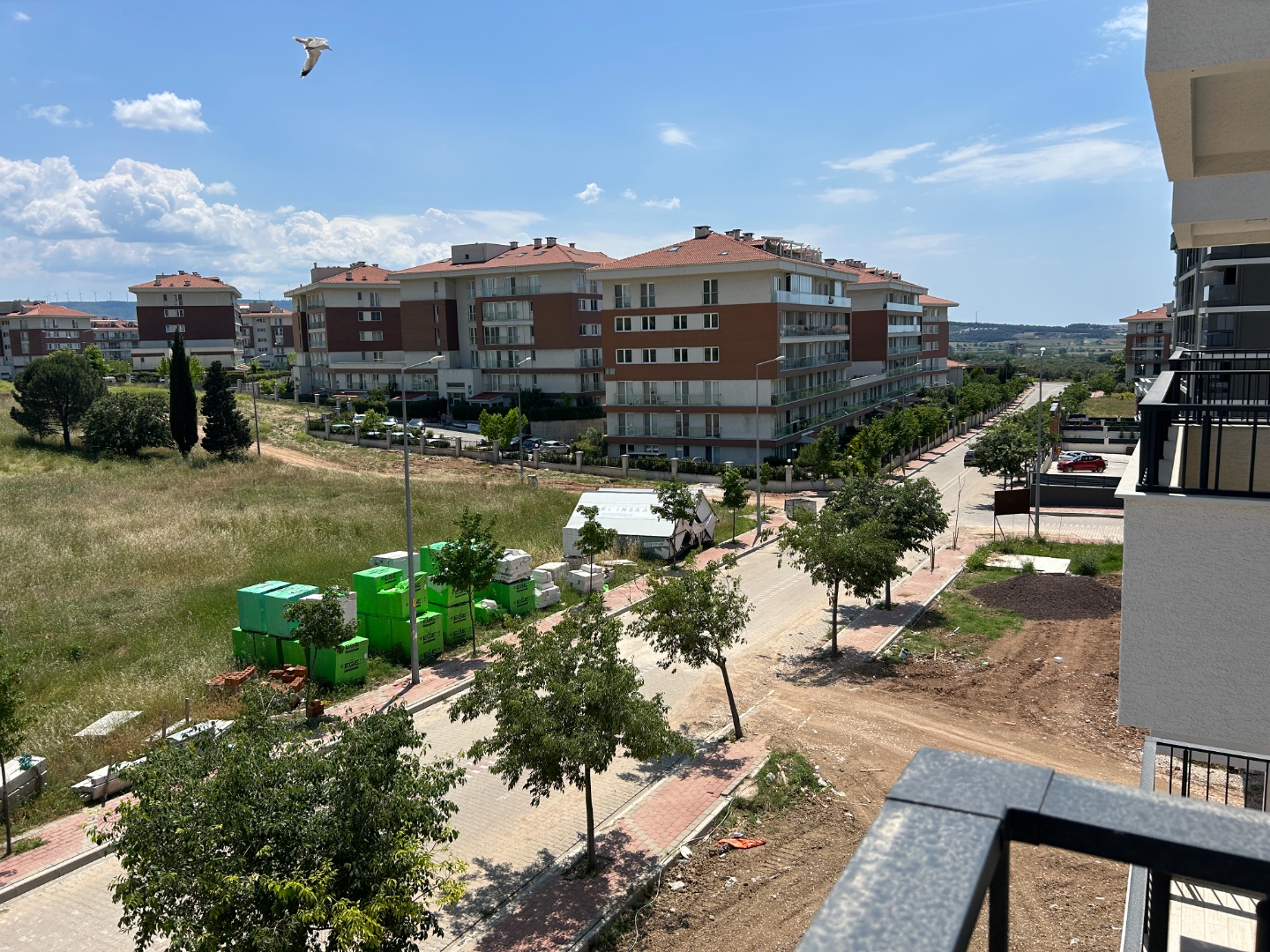 ÇANAKKALE, MERKEZ, HAMİDİYE MAHALLESİNDE, SOSYAL DONATILI VE GÜVENLİKLİ SİTEDE, GENİŞ BALKONLU, HOLLÜ SATILIK 1+1 DAİRE - ÇANAKKALE MERKEZ KEPEZ BELDESİ, HAMİDİYE MAHALLESİ - undefined undefined - Thumbnail