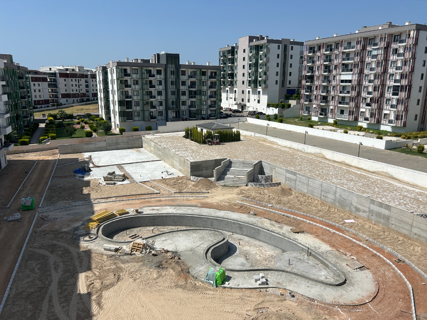 ÇANAKKALE, MERKEZ, HAMİDİYE MAHALLESİNDE, SOSYAL DONATILI VE GÜVENLİKLİ SİTEDE, EŞYALI, HOLLÜ SATILIK 1+1 DAİRE - ÇANAKKALE MERKEZ KEPEZ BELDESİ, HAMİDİYE MAHALLESİ - undefined undefined - Thumbnail