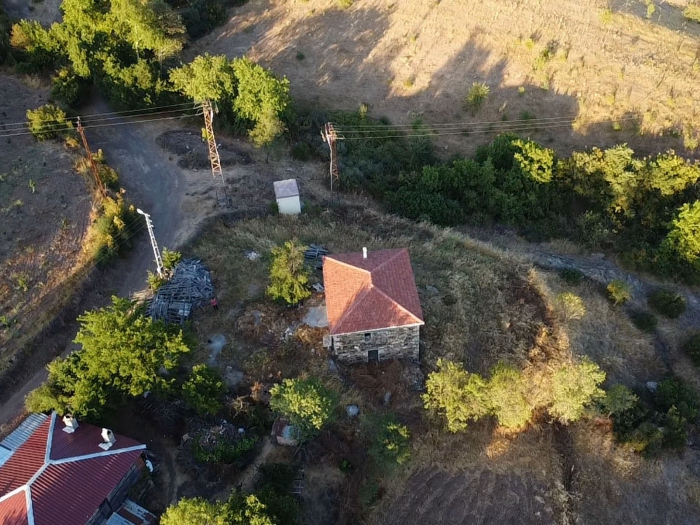 ÇANAKKALE LAPSEKİ HACIGELEN DE SATILIK 985 M2 ARSA İÇİNDE 4+2 TAŞ EV - ÇANAKKALE LAPSEKİ HACIGELEN KÖYÜ - undefined undefined - Thumbnail