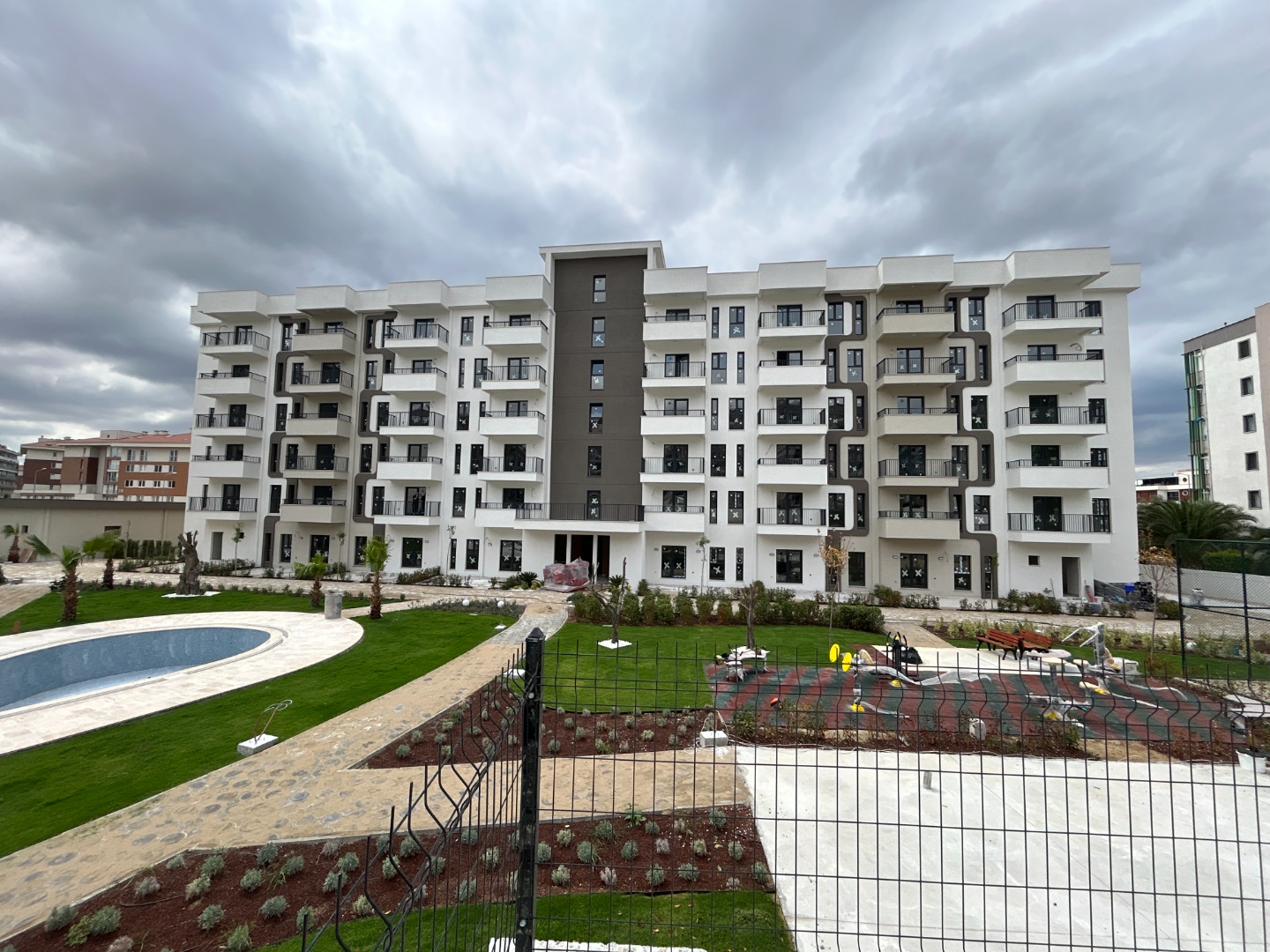 ÇANAKKALE, MERKEZ, HAMİDİYE MAHALLESİNDE, SOSYAL DONATILI VE GÜVENLİKLİ SİTEDE, GENİŞ BALKONLU, HOLLÜ SATILIK 1+1 DAİRE - ÇANAKKALE MERKEZ KEPEZ BELDESİ, HAMİDİYE MAHALLESİ - undefined undefined - Thumbnail
