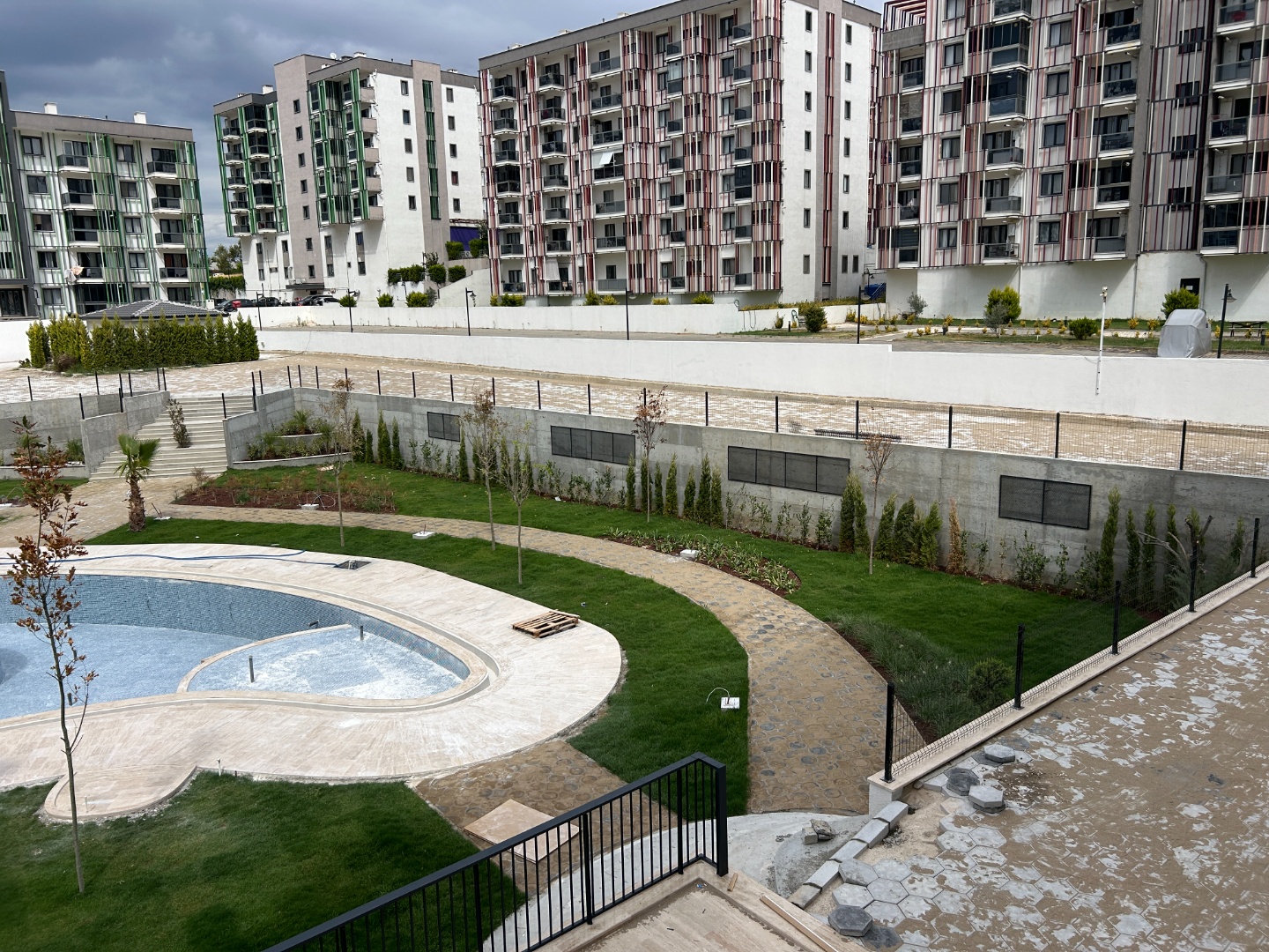 ÇANAKKALE, MERKEZ, HAMİDİYE MAHALLESİNDE, SOSYAL DONATILI VE GÜVENLİKLİ SİTEDE, GENİŞ BALKONLU, HOLLÜ SATILIK 1+1 DAİRE - ÇANAKKALE MERKEZ KEPEZ BELDESİ, HAMİDİYE MAHALLESİ - undefined undefined - Thumbnail