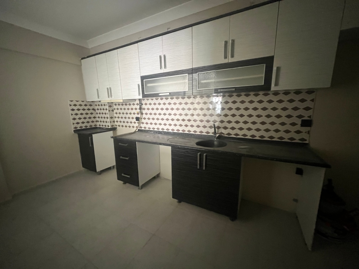 ÇANAKKALE  TRUVA CADEDESİNE YAKIN İÇİ YENİLENMİŞ 2+1 SATILIK DAİRE - ÇANAKKALE MERKEZ BARBAROS MAHALLESİ - undefined undefined - Thumbnail