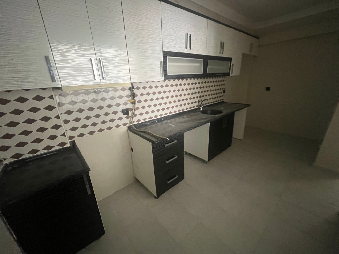 ÇANAKKALE  TRUVA CADEDESİNE YAKIN İÇİ YENİLENMİŞ 2+1 SATILIK DAİRE - ÇANAKKALE MERKEZ BARBAROS MAHALLESİ - undefined undefined - Thumbnail
