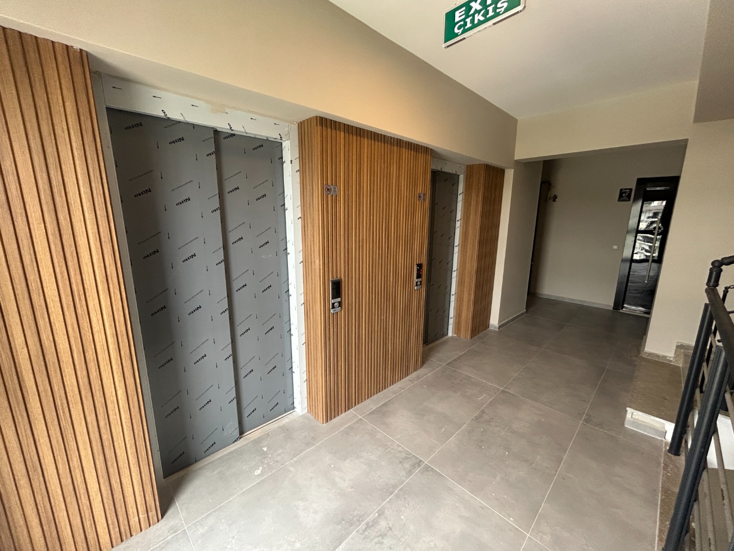 ÇANAKKALE, MERKEZ, HAMİDİYE MAHALLESİNDE, SOSYAL DONATILI VE GÜVENLİKLİ SİTEDE, GENİŞ BALKONLU, HOLLÜ SATILIK 1+1 DAİRE - ÇANAKKALE MERKEZ KEPEZ BELDESİ, HAMİDİYE MAHALLESİ - undefined undefined - Thumbnail
