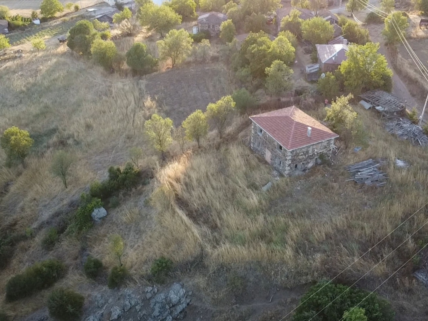 ÇANAKKALE LAPSEKİ HACIGELEN DE SATILIK 985 M2 ARSA İÇİNDE 4+2 TAŞ EV - ÇANAKKALE LAPSEKİ HACIGELEN KÖYÜ - undefined undefined - Thumbnail