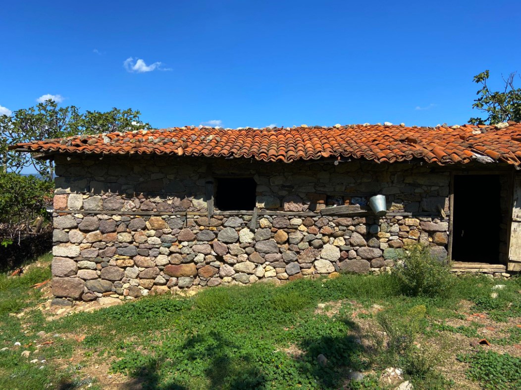 Bayramiç Bıyıklı Köyünde 428m² Bahçeli Taş Ev ve Dam - ÇANAKKALE BAYRAMİÇ BIYIKLI KÖYÜ - undefined undefined - Thumbnail