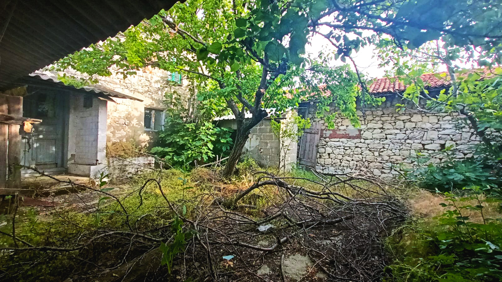 Bayramiç Çavuşköy'de Satılık Orjinal Avlulu Taş Ev ve Dam. - ÇANAKKALE BAYRAMİÇ ÇAVUŞKÖY KÖYÜ - undefined undefined - Thumbnail
