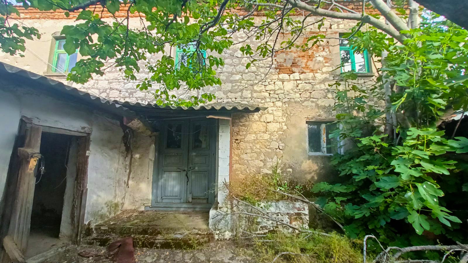 Bayramiç Çavuşköy'de Satılık Orjinal Avlulu Taş Ev ve Dam. - ÇANAKKALE BAYRAMİÇ ÇAVUŞKÖY KÖYÜ - undefined undefined - Thumbnail