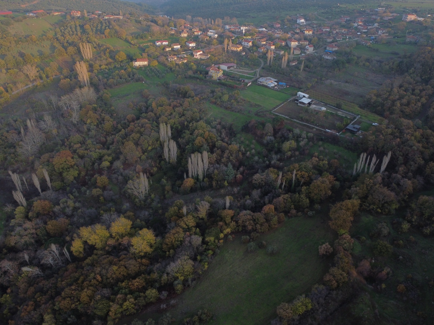  Çanakkale / Lapseki / Mecidiyeköy'de — Satılık Tarla - ÇANAKKALE LAPSEKİ MECİDİYE KÖYÜ, KÖYÜN KENDİSİ MEVKİİ - undefined undefined - Thumbnail