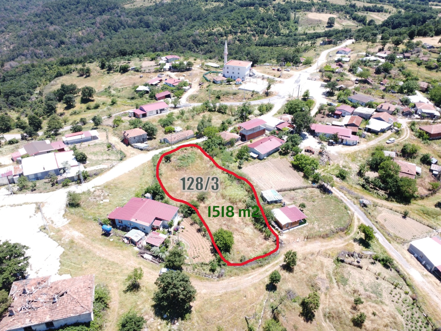 LAPSEKİ ÜÇPINARLAR KÖYÜNDE %40 İMARLI 1518 M2  SATILIK ARSA