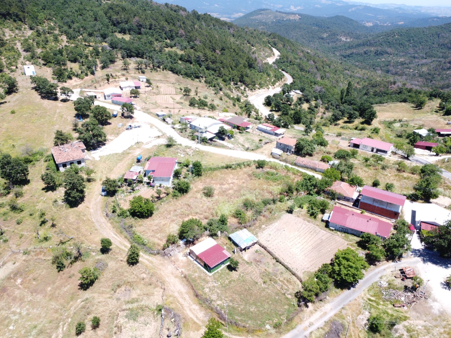 LAPSEKİ ÜÇPINARLAR KÖYÜNDE %40 İMARLI 1518 M2  SATILIK ARSA - ÇANAKKALE LAPSEKİ ÜÇPINAR KÖYÜ - undefined undefined - Thumbnail