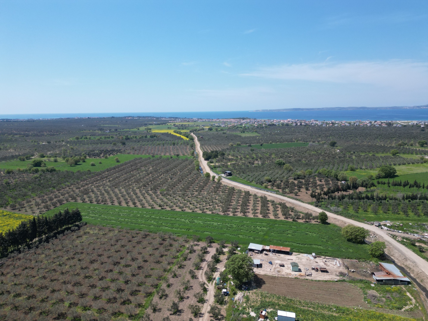 ÇANAKKALE GEYİKLİDE 9.368 M2 SATILIK TARLA - ÇANAKKALE EZİNE GEYİKLİ BELDESİ, HÜRRİYET MAHALLESİ - undefined undefined - Thumbnail