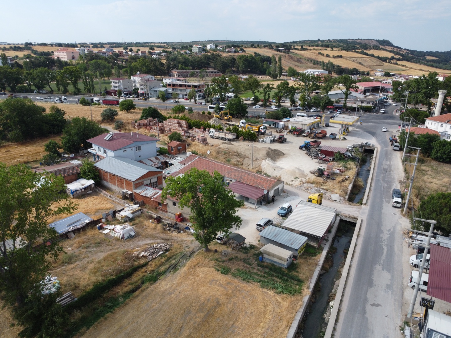IŞIKLAR KÖYÜ ANAYOL KENARI SATILIK 472 M2 TİCARETHANE VE ARAZİ ! - ÇANAKKALE MERKEZ IŞIKLAR KÖYÜ - undefined undefined - Thumbnail