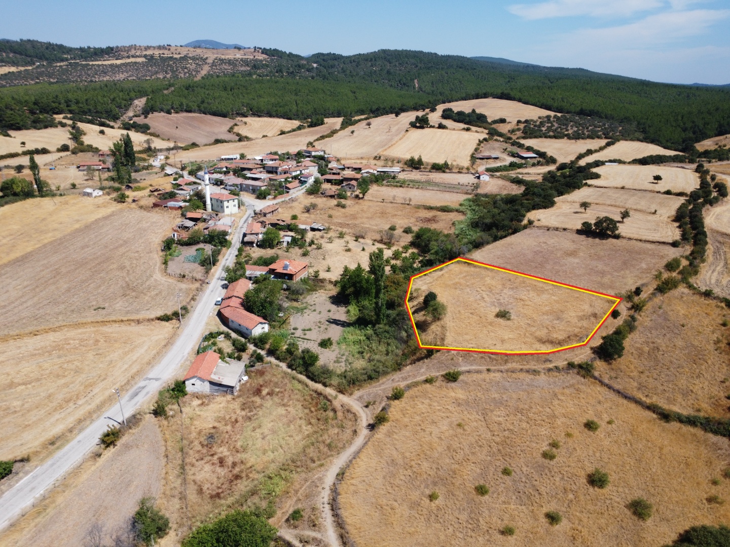 BAYRAMİÇ ÜÇYOL KÖYÜNÜN GİRİŞİNDE 2963 M2 KÖY İMARLI SATILIK ARSA !