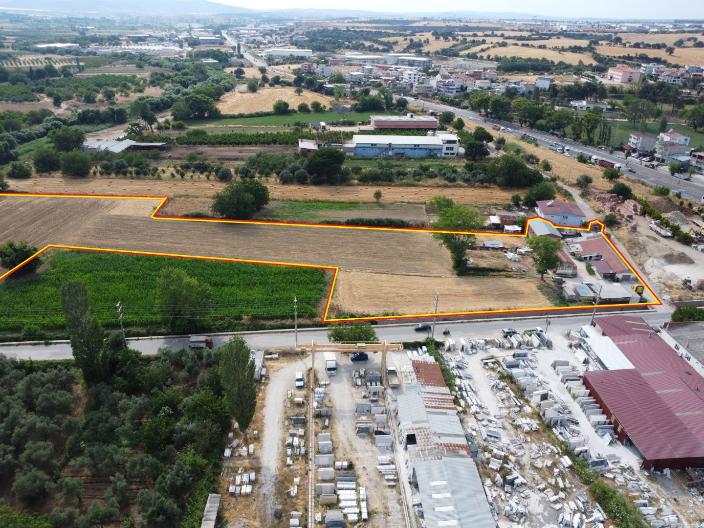 IŞIKLAR KÖYÜ ANAYOL KENARI SATILIK 472 M2 TİCARETHANE VE ARAZİ !