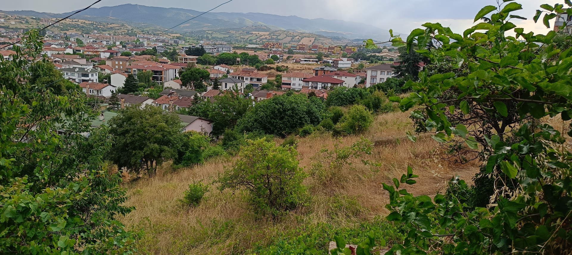 TEKİRDAĞ BARBAROS SATILIK KONUT İMARLI 6.121 m2 ARSA + İKİ VİLLA