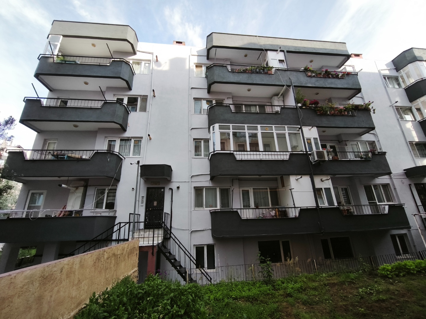 ÇANAKKALE ESENLER MAH. KOZA SOKAKTA 2+1 KAPALI MUTFAKLI SATILIK