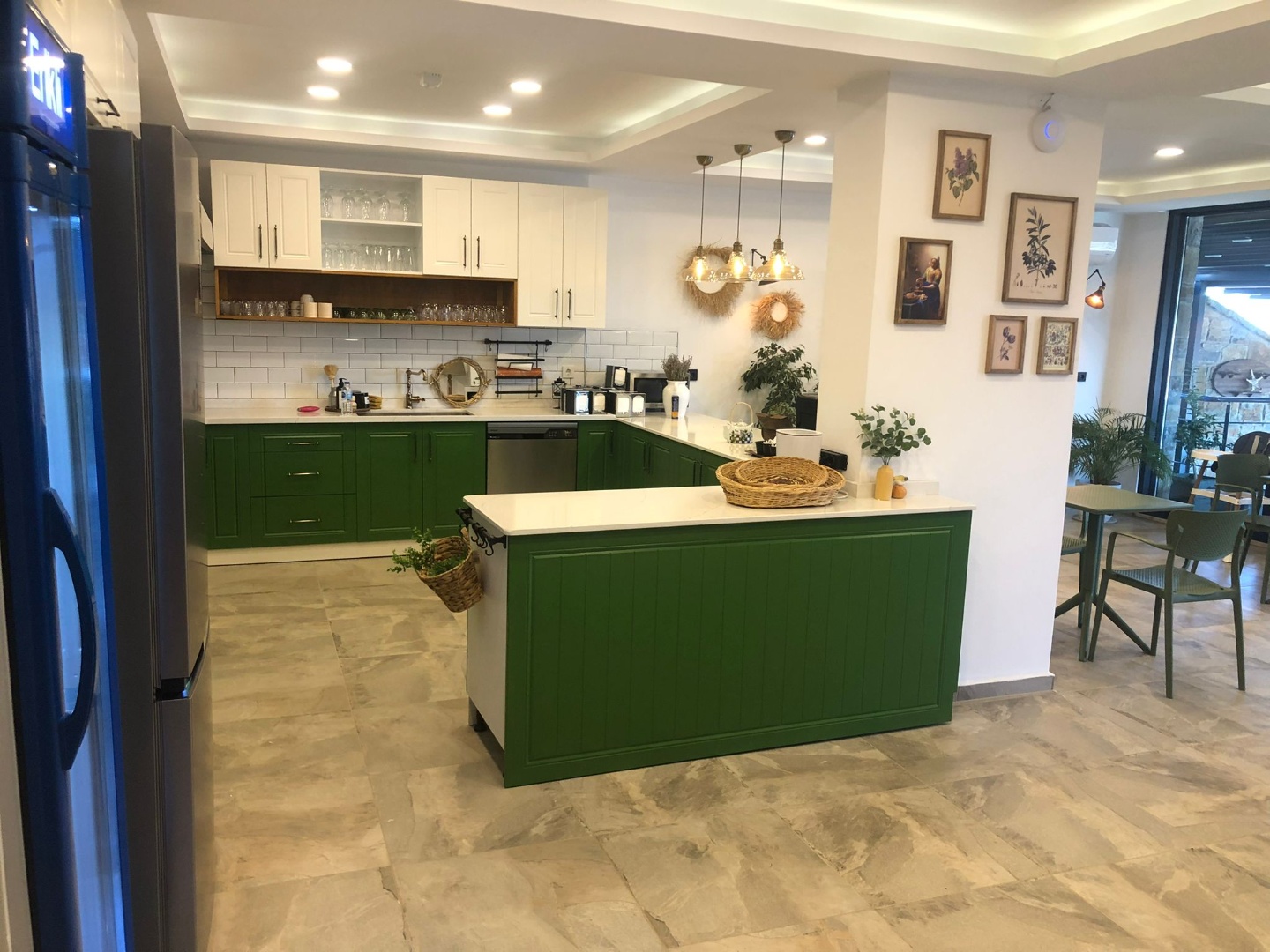 GÖKÇEADA EŞELEKTE SAHİLE YAKIN SATILIK 12 ODALI 3 YILDIZLI OTEL - ÇANAKKALE GÖKÇEADA EŞELEK KÖYÜ - undefined undefined - Thumbnail